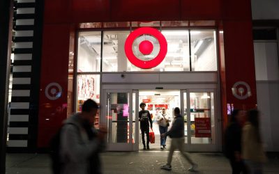 What are Target's store hours on New Year's Eve 2025?