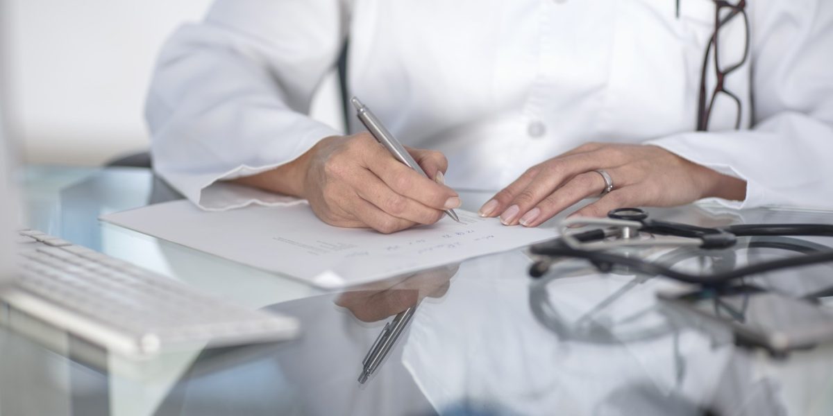 medic.jpg - RevistaPolitica