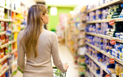 woman-in-supermarket-scaled.jpg - RevistaPolitica