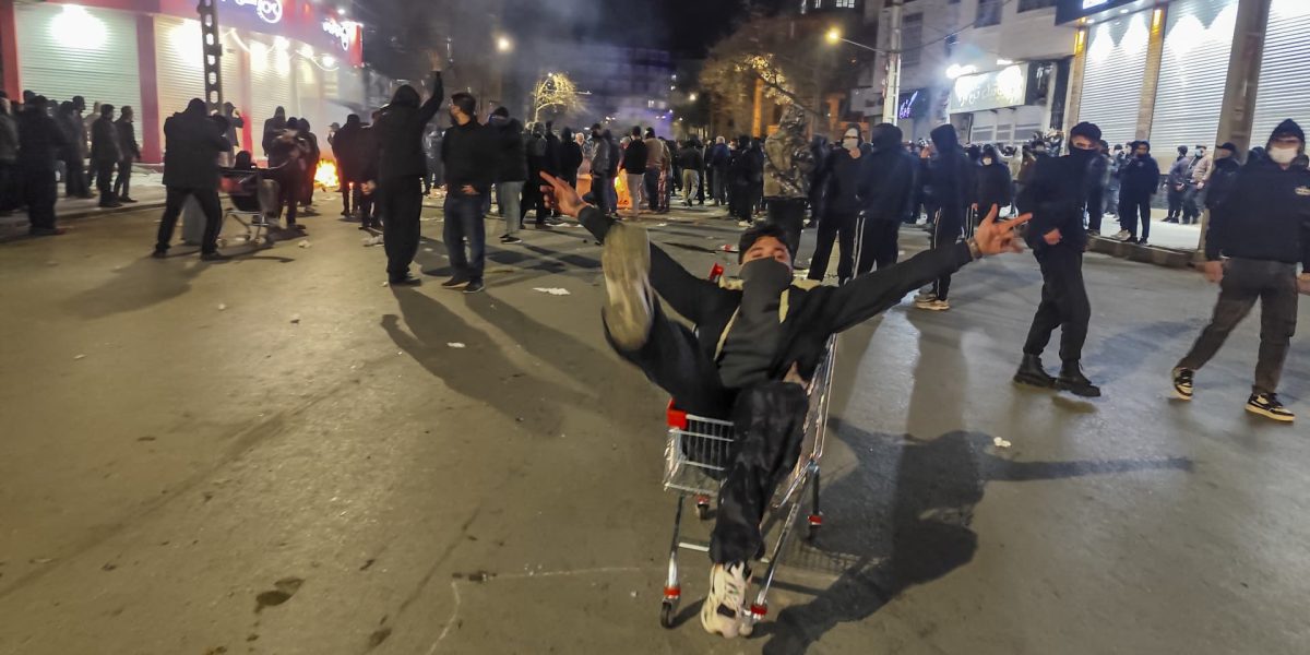 108250451-1767964254888-gettyimages-2254670170-MEI-IRN-Km-PIIJ8-20260108-002.jpeg - RevistaPolitica