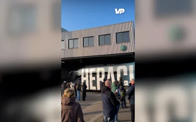 2026-01-25t153732-feyenoord-fans-verwelkomen-heracles-bus-bij-de-kuip-ik-hoop-op-een-klapband.jpg - RevistaPolitica