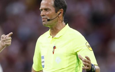 'Ajacieden woest op arbiter Bas Nijhuis bij AZ-uit:…