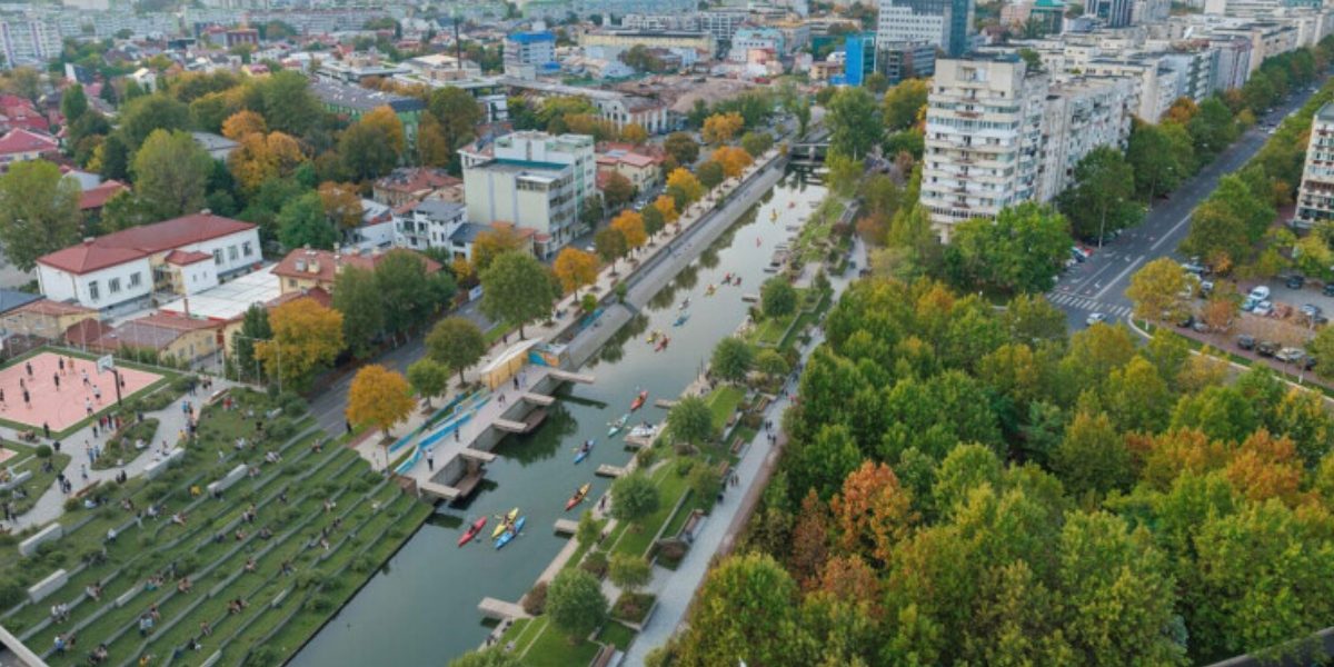 Albia-betonata-a-Dambovitei-coridor-verde-albastru.jpg - RevistaPolitica