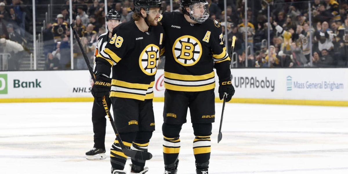 Bruins score 3 in 54 seconds, hold on to defeat Golden Knights