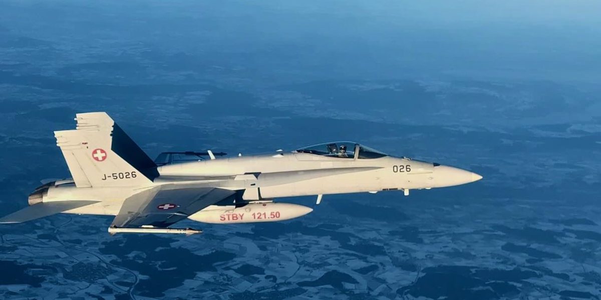 Noi precizări ale Armatei din Elveția despre escortarea aeronavei în care se afla Nicușor Dan: A fost o operațiune standard, dar am profitat de ocazie să mulțumim României