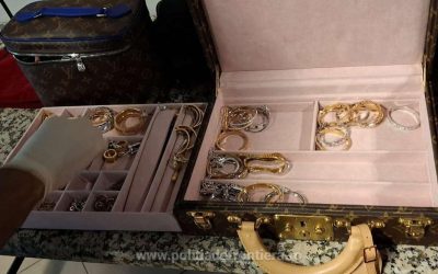 Femei-bijuterii-ceasuri-bunuri-3-milioane-de-euro.jpg - RevistaPolitica