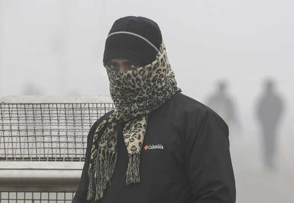 Delhi Weather News Live Updates: Thin layer of fog lingers over national capital amid cloudy conditions; GRAP II remains in place