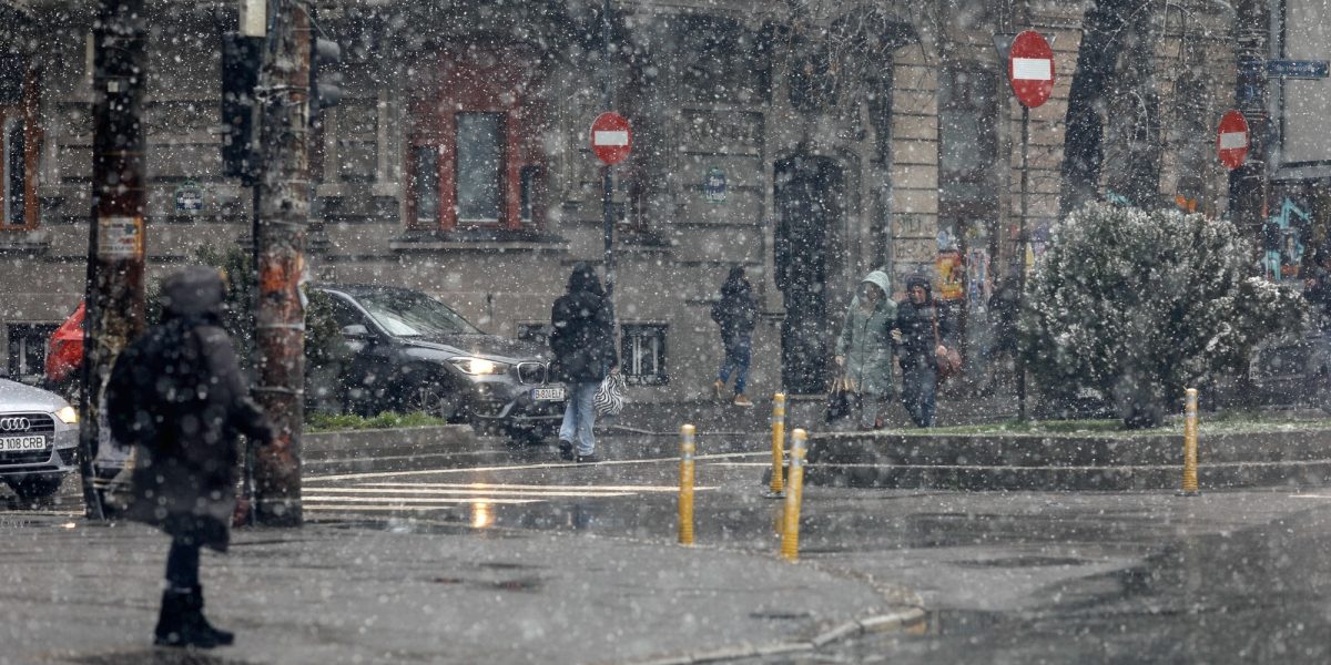 Cod galben de ger în 13 județe. ANM anunță lapoviță și polei în mare parte din țară, până vineri / Cum e vremea la București