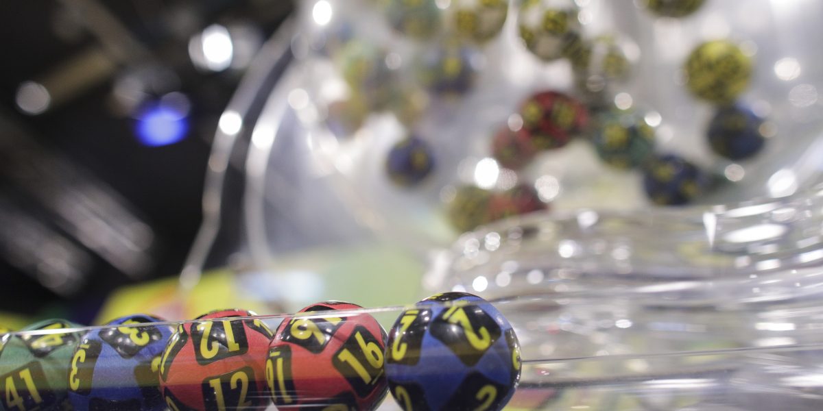 LOTO. Extrageri la LOTO 6 din 49, duminică, 4 ianuarie 2026.  Report uriaș la Joker