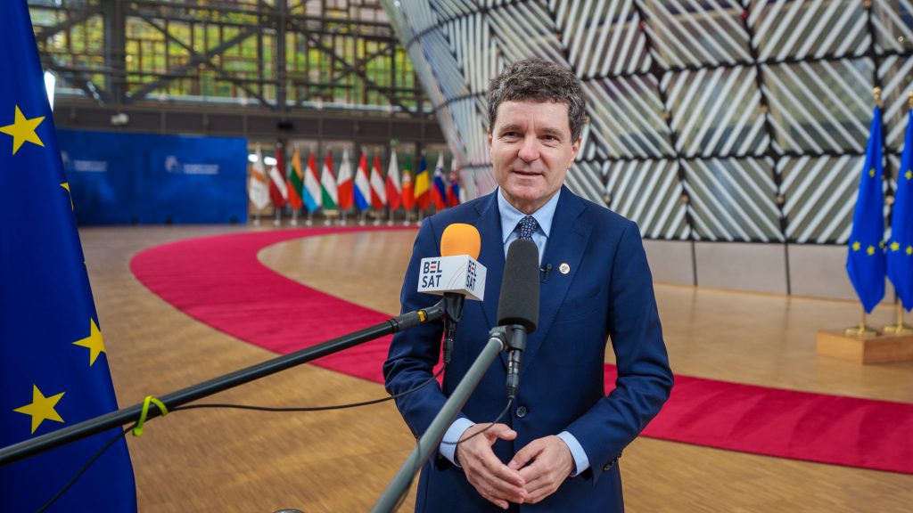 Nicușor Dan solicita să facă numiri la conducerea SRI și - RevistaPolitica