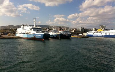 Piraeus-port-credit-David-Broad-CC-BY-30-Wikimedia-Commons-.jpeg - RevistaPolitica