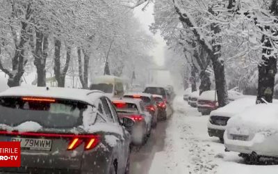 Jumătate de țară, acoperită de zăpadă. Șoferii au stat blocați ore în șir pe drumuri și mii de oameni au rămas fără curent