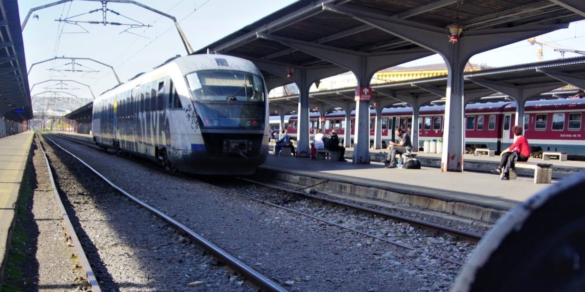Tren-ruta-Vatra-Dornei-Bucuresti-Nord-intarziere.jpg - RevistaPolitica
