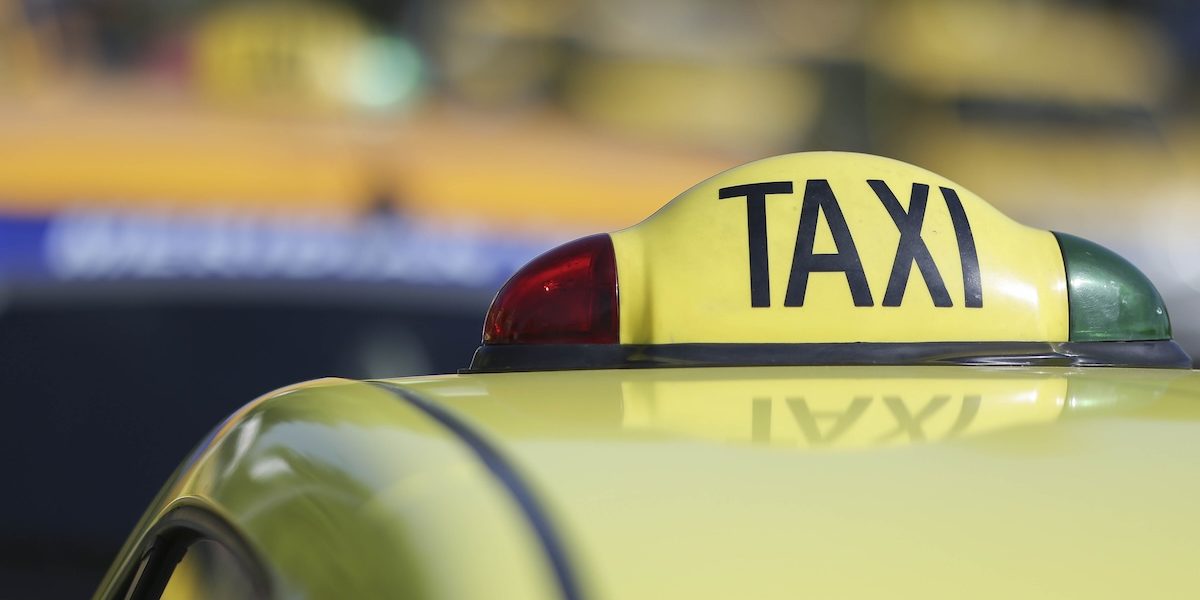 autorizatii-pentru-taxi.jpg - RevistaPolitica