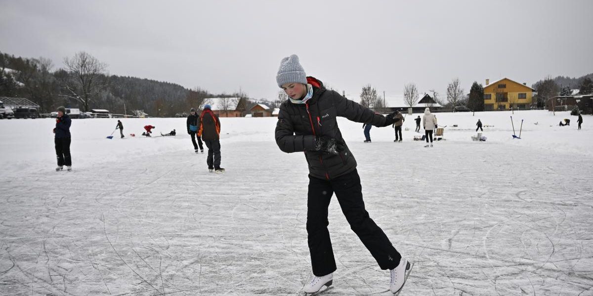 fenomen-meteo-neobisnuit-lacul-balaton-a-inghetat-complet-imagini-impresionante-cu-marea-ungariei-10.webp - RevistaPolitica