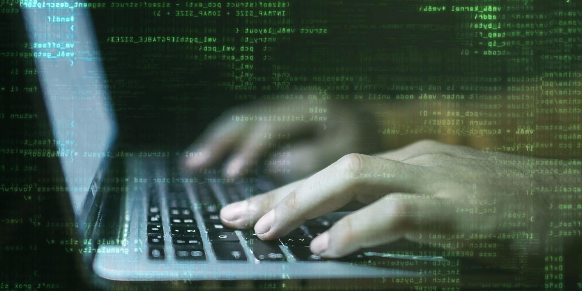 hacker-cropped.jpg - RevistaPolitica