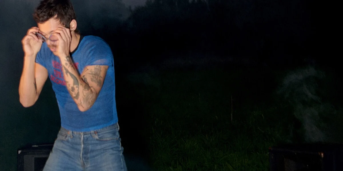 harrystyles-kissallthetime-crop.jpg.webp.webp - RevistaPolitica