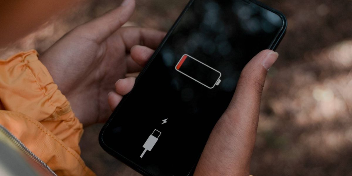 trucuri-care-nu-te-ajuta-sa-economisesti-bateria-telefon.jpg - RevistaPolitica