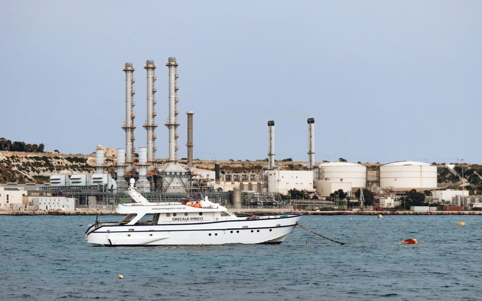 yacht-on-water-near-industrial-refinery-coastal-facility.jpg - RevistaPolitica
