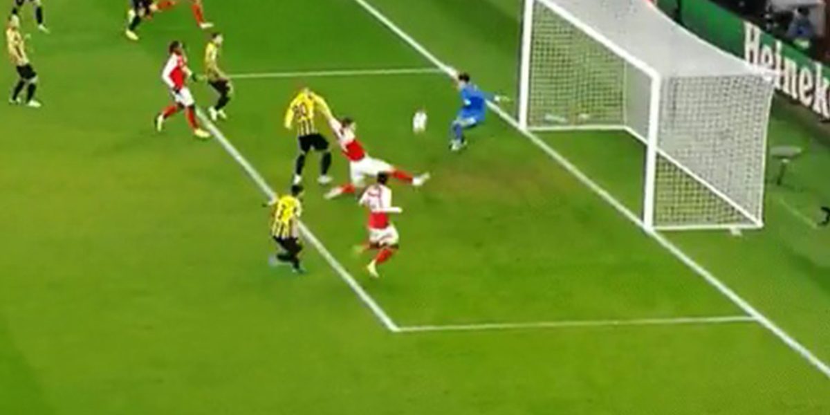 'Missing that takes talent' - Arsenal fans stunned as Gyokeres misses from three yards and ball goes out for a throw-in