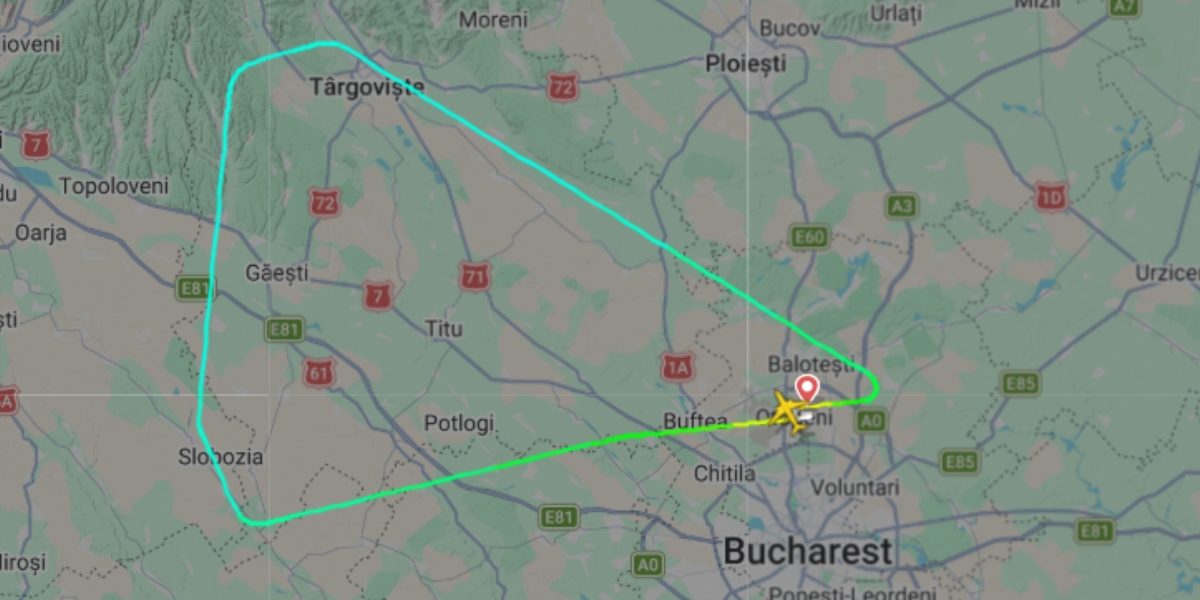 Avion-intors-la-Otopeni.jpg - RevistaPolitica