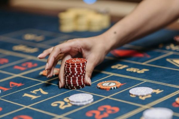 Gambling-casino-chips.jpg - RevistaPolitica