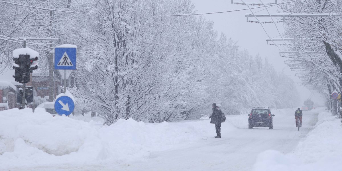 INSTANT_ZAPADA_BUCURESTI_00_INQUAM_Photos_Octav_Ganea.jpg - RevistaPolitica