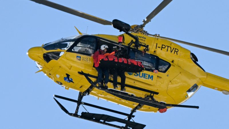 Lindsey Vonn crashes in the final, bringing Olympic downhill fairy tale to an end