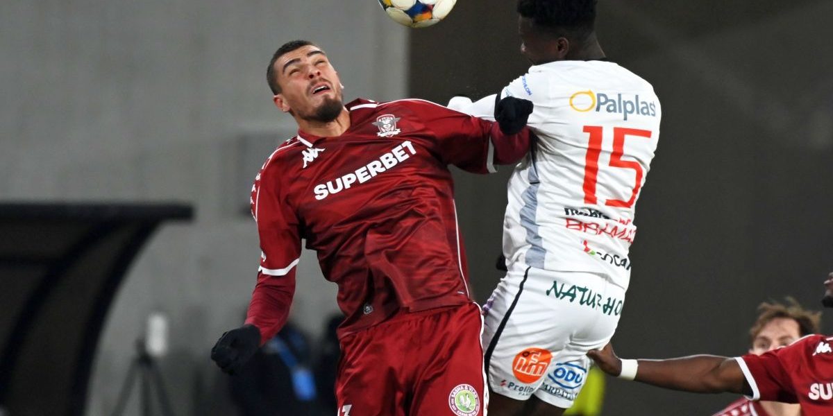 Rapid câștigă impresionant la Sibiu și revine pe primul loc