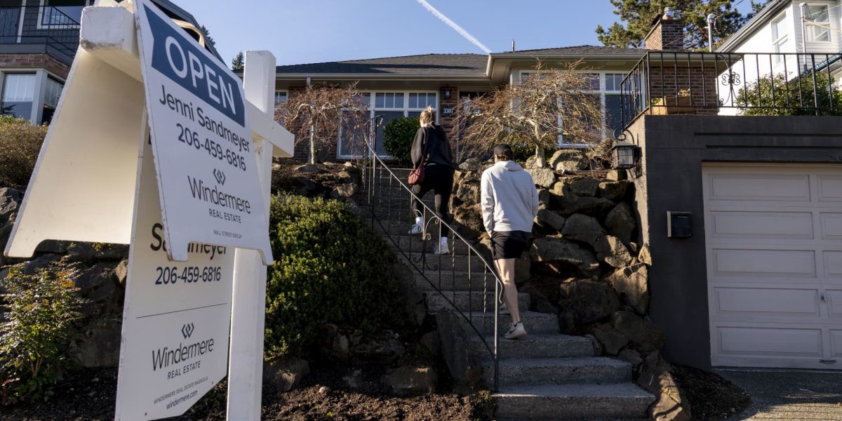 Mortgage rates hit lowest level in nearly 4 years