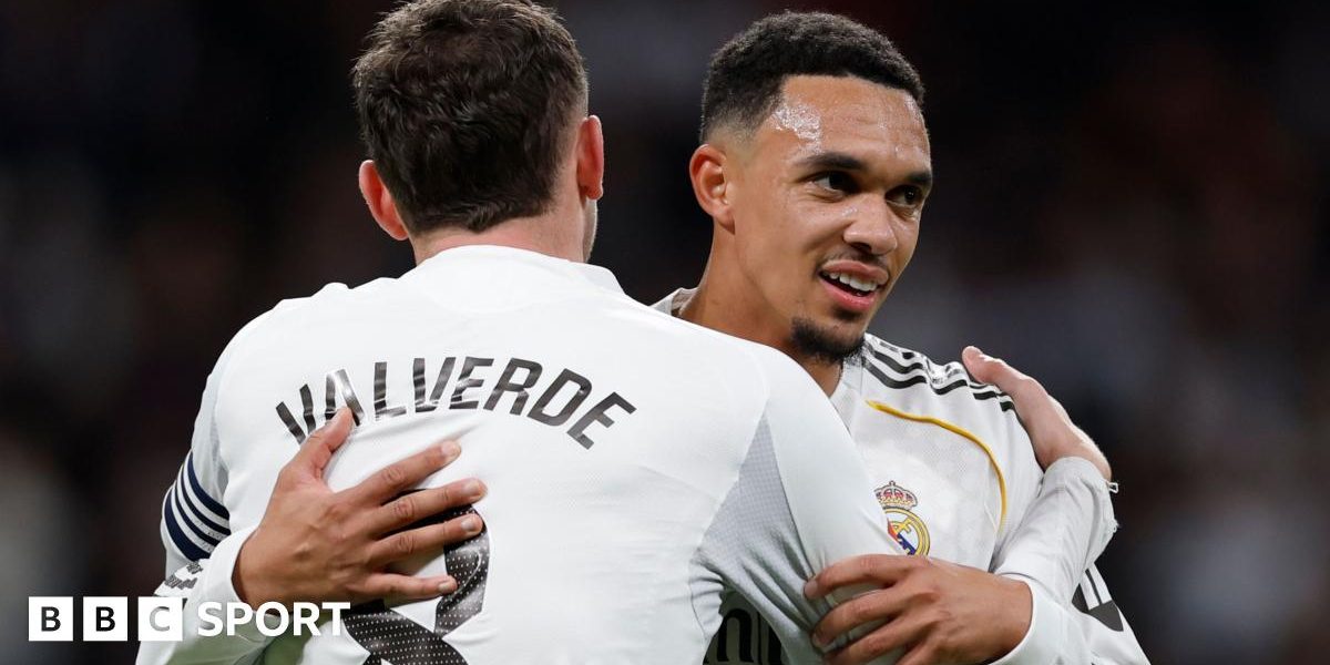 Alvaro Arbeloa gesticulates on the sideline