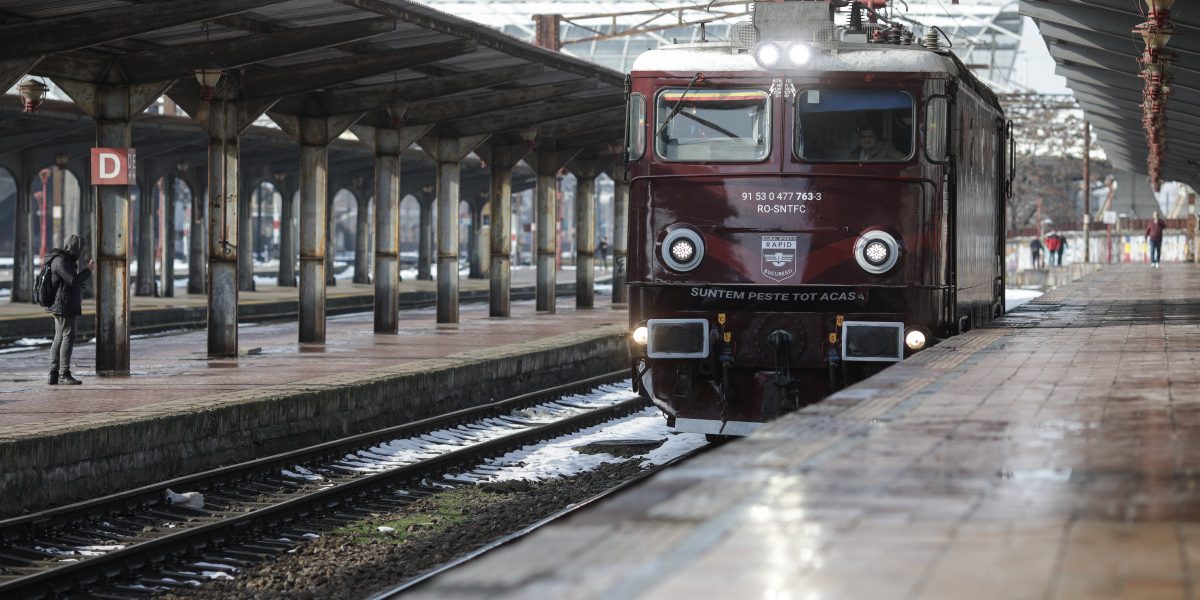 Incident în Gara de Nord din București. Un vagon al unui tren CFR Călători a deraiat, circulația a fost blocată - Video