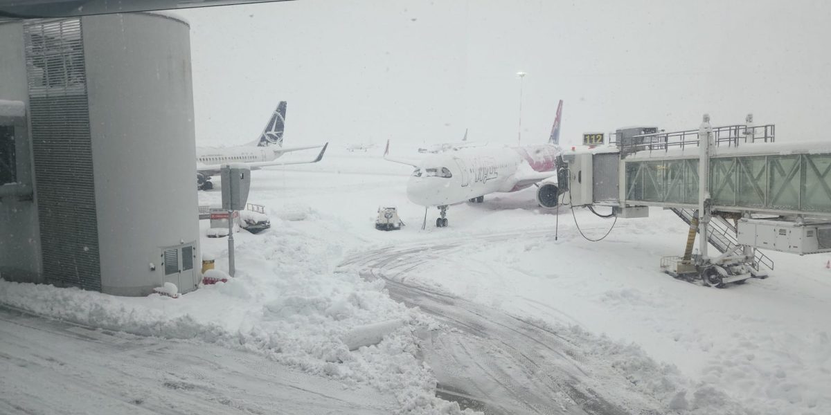 avionaeroport.jpeg - RevistaPolitica