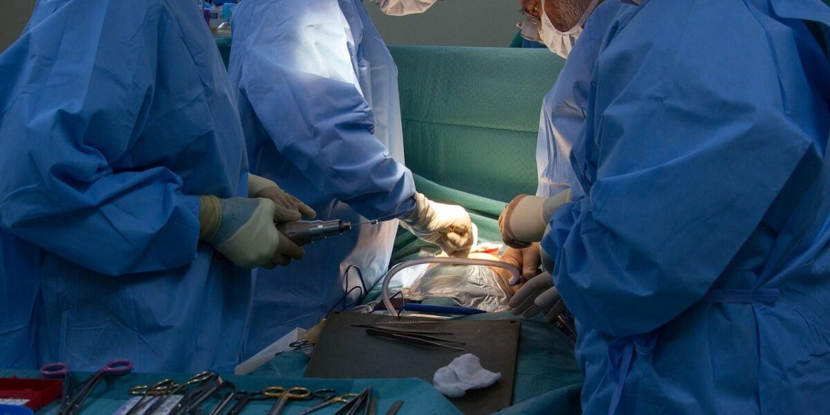 chirurgi-e1764485939950.jpg - RevistaPolitica