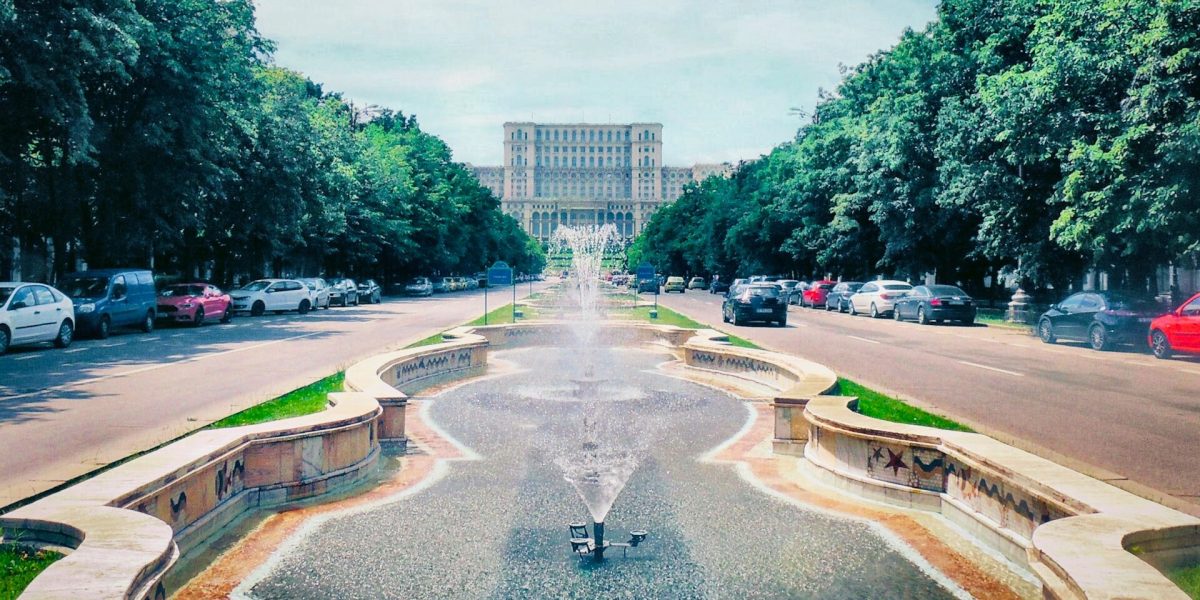 katie-moon-uyRbvQWW6J0-unsplash-1-e1770204254558.jpg - RevistaPolitica