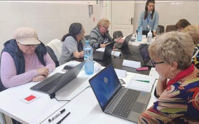 lectii-informatica-seniori-1.jpg - RevistaPolitica