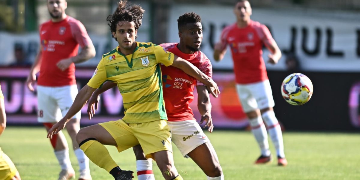 massaro-cs-mioveni-csc-selimbar-play-off-liga-2-casa-pariurilor-15042024.jpg - RevistaPolitica