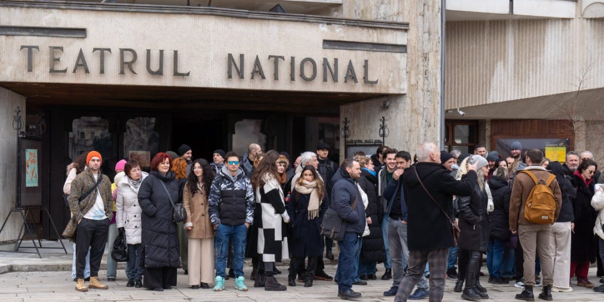 nn_sztrajk-szinhaz-08-hv.jpg - RevistaPolitica