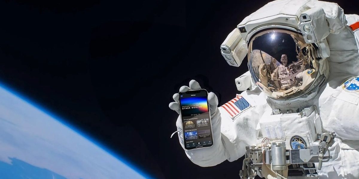 telefoanele-mobile-ajung-pe-luna-astronauti.jpg - RevistaPolitica