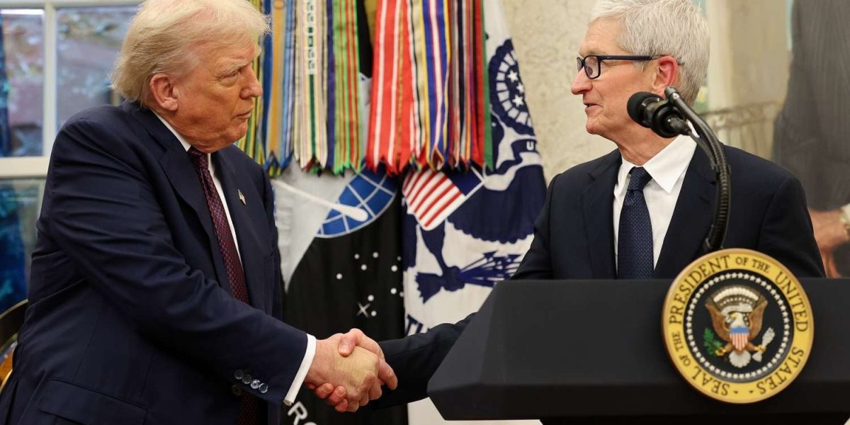 tim-cook-trump.jpg - RevistaPolitica