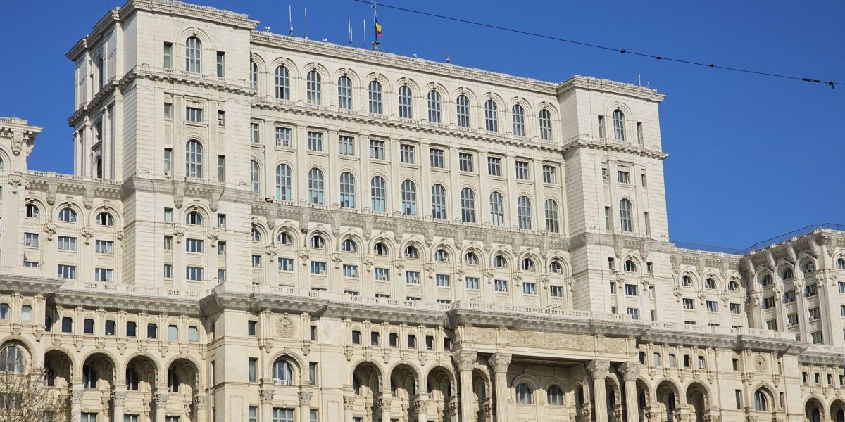 Amendament în coaliție, adoptat de comisia de buget: fonduri de - RevistaPolitica