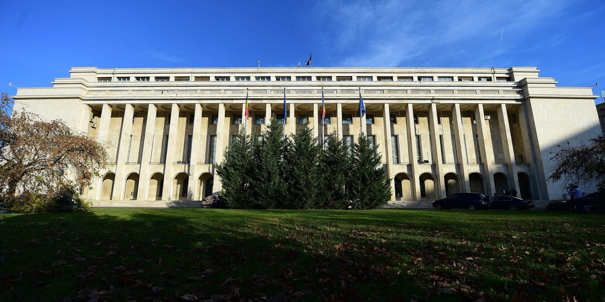 Guvernul a aprobat măsuri pentru plata salariilor restante la Combinatul - RevistaPolitica