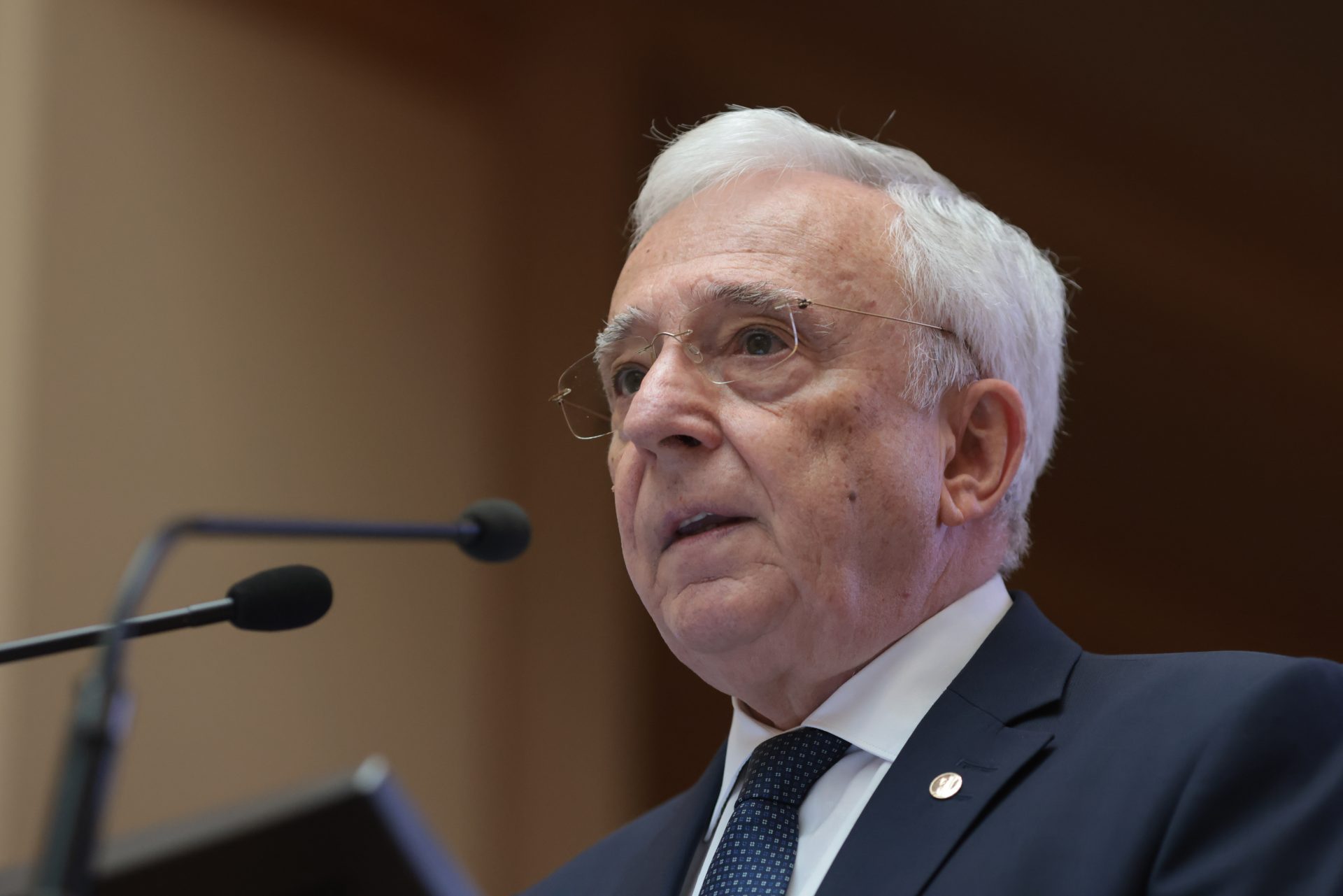 Isărescu, critic dur la adresa creșterii pe datorie: „Eșec garantat”