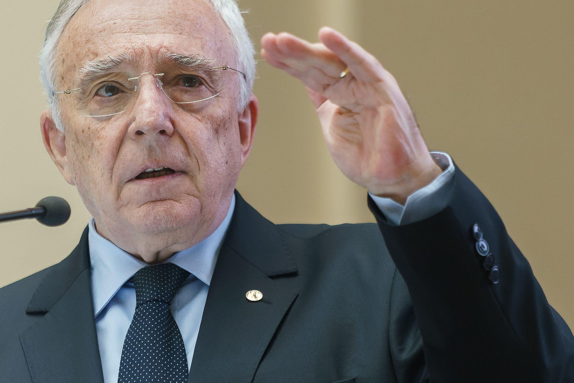 Isărescu: Războiul din Iran lovește și România. Ajustările fiscale, obligatorii