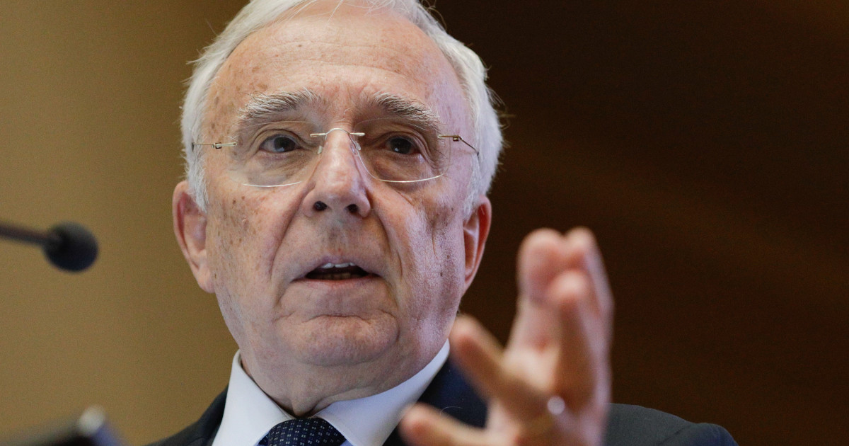 Isărescu: România riscă presiuni financiare. Ajustările fiscale, obligatorii