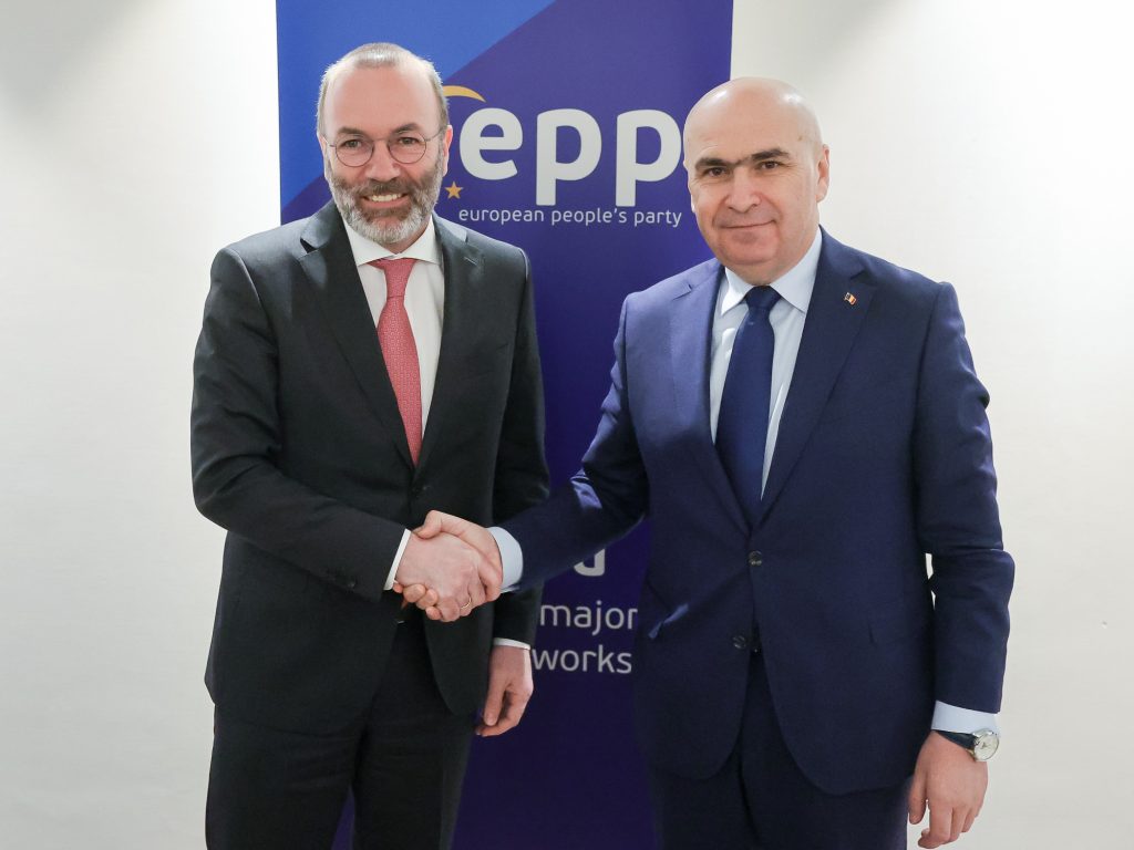 Prim-ministrul Ilie Bolojan a discutat la telefon cu Manfred Weber, șeful Partidului Popular European (PPE), căruia i-a mulțumit pentru sprijinul și colaborarea de la nivel european