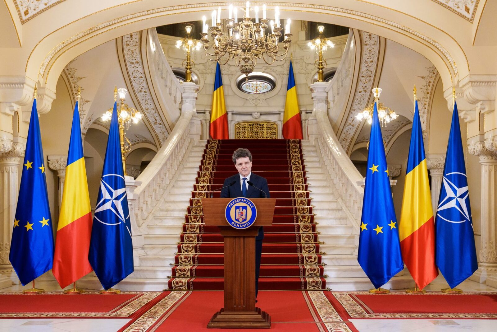 Președintele Nicușor Dan joacă rolul de mediator într-o criză politică delicată