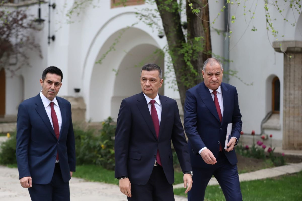 PSD renunță la pozițiile din guvernare: Prefecții și secretarii de stat, chemați să demisioneze Sorin Grindeanu, președintele Partidului Social Democrat (PSD), a anunțat luni că toți prefecții și secretarii de stat social-democrați trebuie să demisioneze