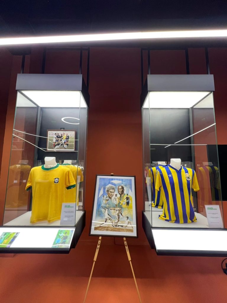 Lucescu își deschide colecția personală: Intrarea GRATUITĂ la Muzeul Fotbalului!