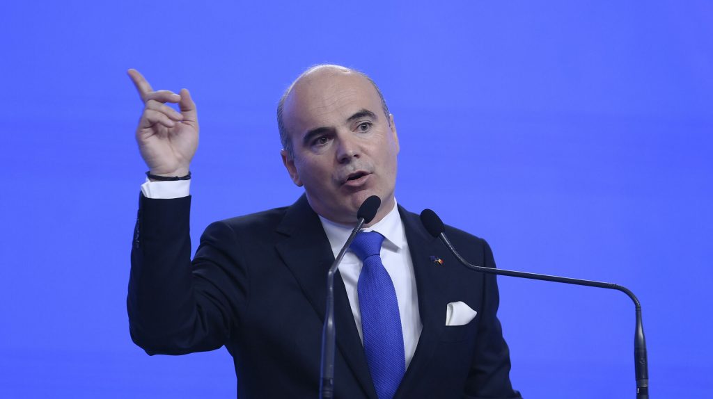 Tensiuni majore în PNL după retragerea sprijinului politic pentru premierul Bolojan Ședința de urgență a liderilor PNL de marți a fost scena unor discuții aprinse, pe fondul deciziei PSD de a retrage sprijinul politic pentru premierul Ilie Bolojan